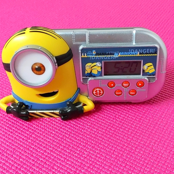 🌺LIKE NEW🌺Minion Alarm Clock & Nightlight - Picture 2 of 6